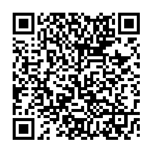 一个个的社会名流全都开始寻找能在商业或者政治上面能辅助他们的人闲聊起来二维码生成