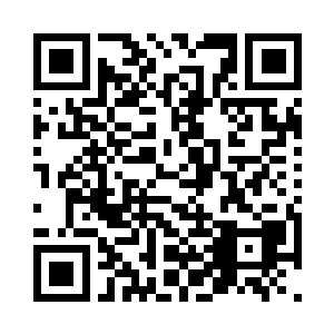 一个声音洪亮如撞钟的男子手里拿着长戬二维码生成