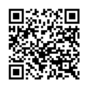 一个小兵小跑过来在他耳边低语了几句二维码生成