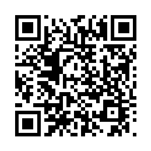 一个打扮古色古香的仙人换上爆炸头二维码生成