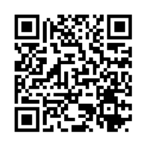 一个穿着旗袍的女人从车内走了出来二维码生成