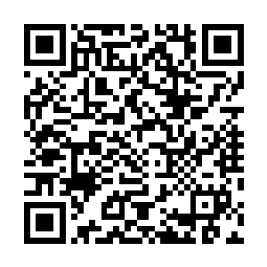一个老男人和一群小男人因为一个女人而不得不说的故事二维码生成