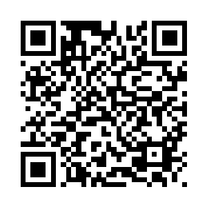 一个黑影腰下裹着一个小小的身体二维码生成