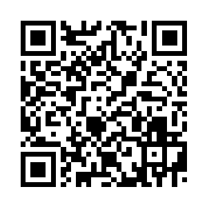 一位背着包裹准备离开王府的丫鬟二维码生成