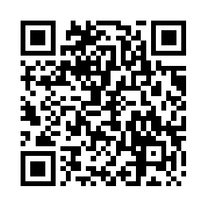 一只托着两只黑白瓷瓶的手已经捅到了他面前二维码生成