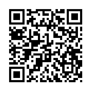 一名中年男子在十多名修真者的簇拥下二维码生成