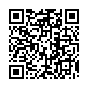 一名身披火红色罩袍的男子正看着这场比斗二维码生成