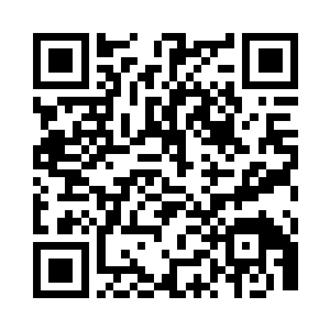 一名身材伟岸的中年男子从空中飞身而落二维码生成