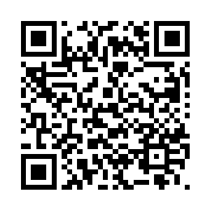 一大群人发疯一般朝着阶梯蜂拥而去二维码生成