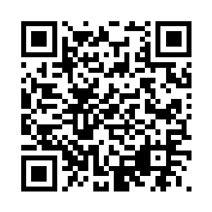 一头如同瀑布一般的栗色长发随意地披在身后二维码生成