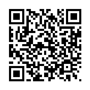 一如当年的他看着那个调皮顽劣的她二维码生成