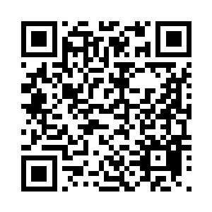 一柄碧色长枪如蛰伏已久的游龙咆哮二维码生成