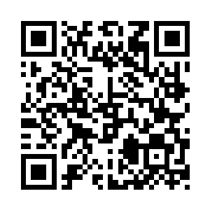 一群女子军团的成员都在轮流抱着孩子二维码生成