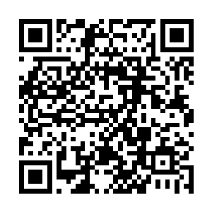 一袭彩衣的盛湘不开心地将自己的一张手帕扔到了地上二维码生成