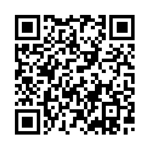 一边挑着礼服一边和克劳迪娅闲聊二维码生成