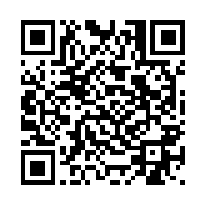 一边鞠躬一边保持脸上甜甜的笑容二维码生成