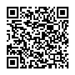 三个正在抽着烟聊天的家伙一瞬间居然瞪大了眼睛二维码生成