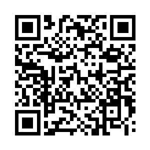 三个混混中左耳打着耳钉的明显是领头人二维码生成