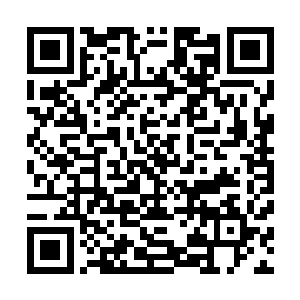 三名修仙者玩家装作模样向齿轮王座上的钢铁雕像深深施礼二维码生成