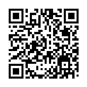 下午学校领导们组织了所有学生在操场上二维码生成