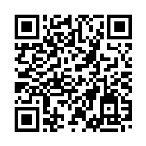 下意识的伸手过去想要拉下她的手二维码生成