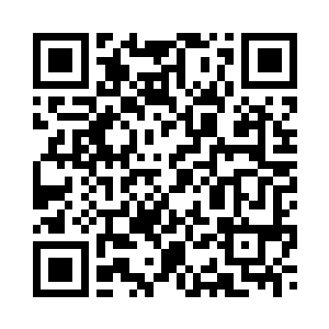 下身是一条黑色休闲裤配棕色皮鞋二维码生成