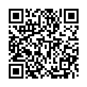 下面腰间只围着带着叶子的树藤稍稍遮羞二维码生成