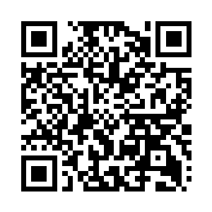 不断地向着空中的那两张六品的顶级符箓点出二维码生成