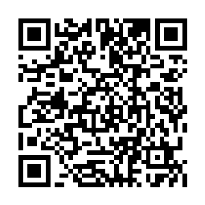 不断将从各种渠道得来的照片和信息发到微博上二维码生成