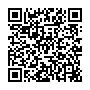 不过他怎么看都看不出这石头里面会不会有翡翠二维码生成