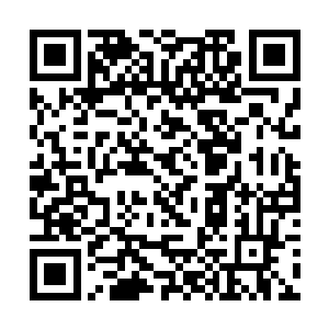 不过江少游并没有立刻将竞拍卡片投入到暗标箱里去二维码生成