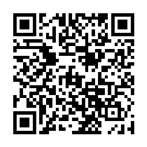 与此同时海面上骤然升起比起先前高出了数倍的海浪来二维码生成