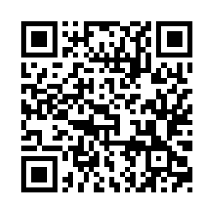 两个女孩子在邻座开始叽叽喳喳地说话二维码生成