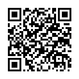 两个男人既然有空在第四城照顾一对陌生女子二维码生成