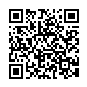 两人一眼就看见自抄着手站在门口的章远二维码生成