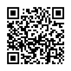 两只眼睛不停的朝着纸上的大红瞄二维码生成