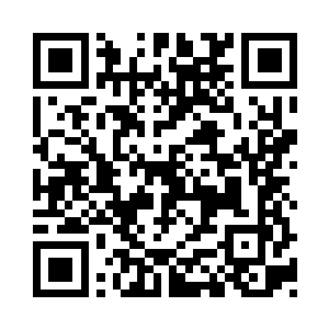 两尊傀儡宛若两尊门神一般静静的矗立在那二维码生成