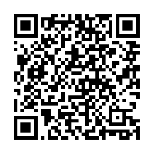 也就是会安排几台电脑和随时能关注财经跟情报的工作台二维码生成
