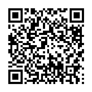 也许最初被称呼人会因为双方的年龄差距而有些不习惯二维码生成