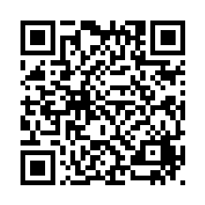于是他拿下了艾琳头上的防毒面罩二维码生成
