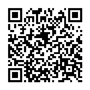 于是走到梳妆台边准备用梳子把头发稍微整理一下二维码生成