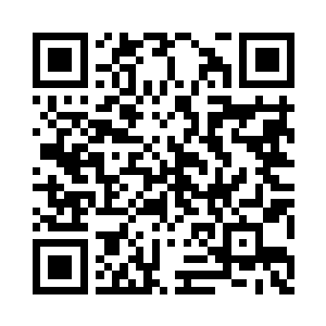 云擎穿着一身宝蓝色绣五蝠捧云团长袍二维码生成