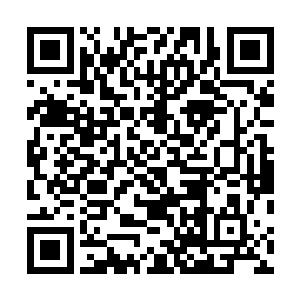 人们正在为之前从血骨城方向传来的巨响和亮光议论纷纷二维码生成