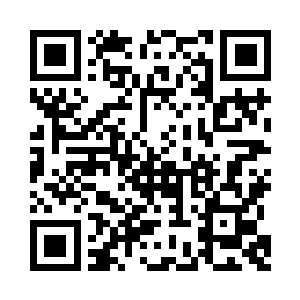 今天乌玛将自己一头金发挽了起来二维码生成