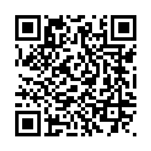 从袖中滑出一块雕有双龙衔尾的玉佩二维码生成