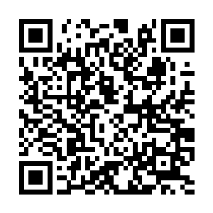 从防震箱取出唯一还带放大功能的高倍高清摄像机二维码生成