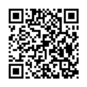他们惊讶的发现远处那边好像坐着一个人二维码生成
