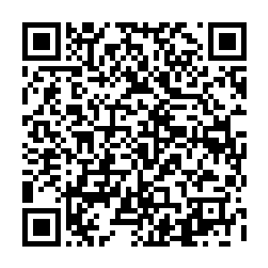 他们终于在学生紧张又翘首以盼的情况下把三份卷子一一分发到学生手中二维码生成