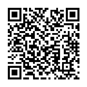 他出来目的就是为了寻找那个让他一见钟情的女子二维码生成