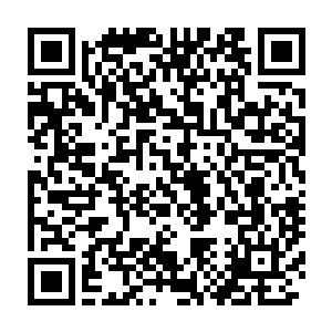 他原本站立之处的地面也仿佛是被无数锋锐的利刃给击中和切割了一般二维码生成